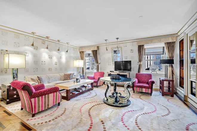 1 CENTRAL Park #1813, New York, NY 10019