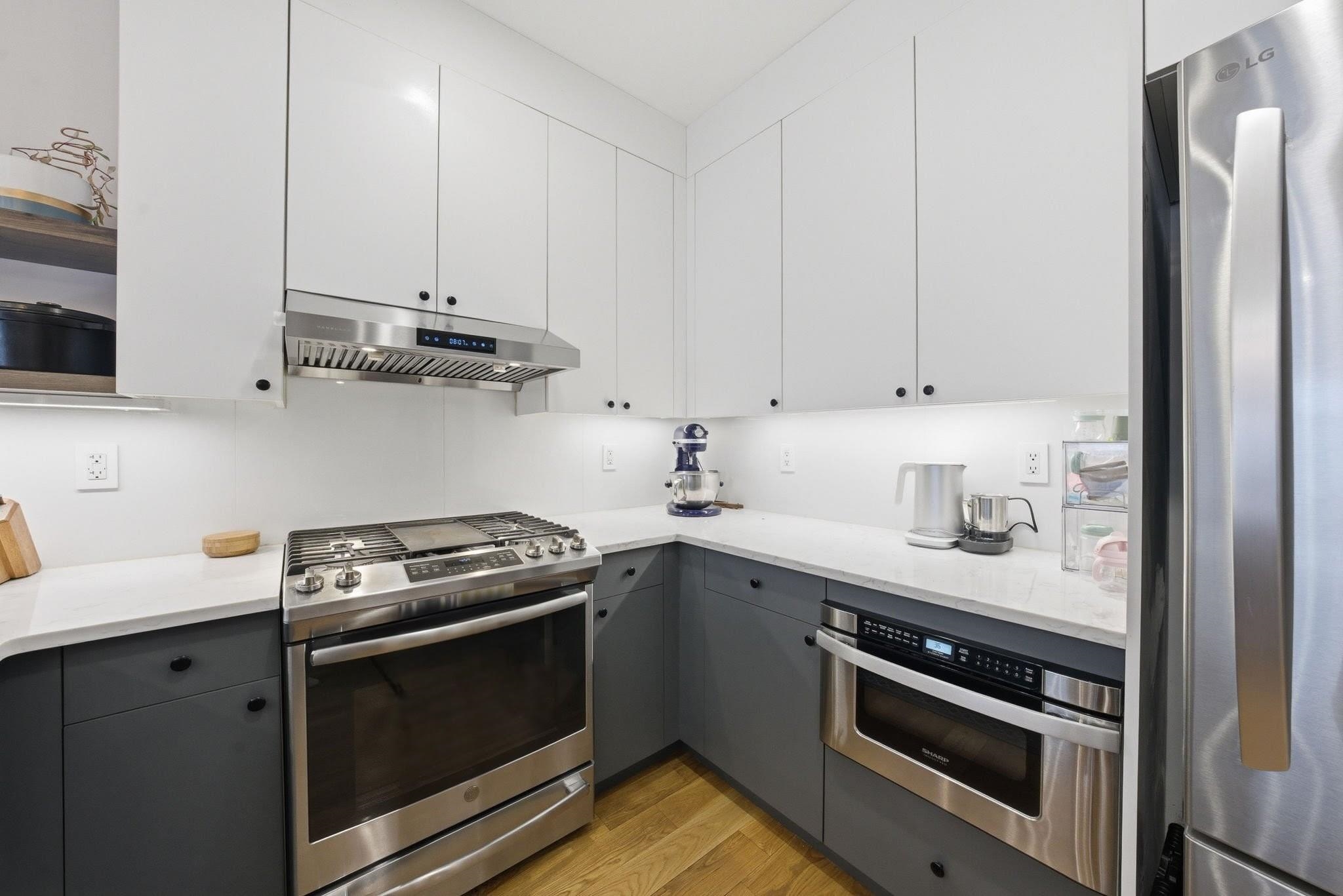 22 LINCOLN Street, Jersey City, JC Heights, NJ 07307 - Property photo 5 of 24