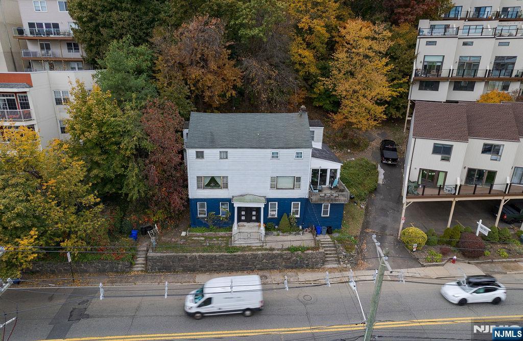 1106-1108 River, Edgewater Borough, Edgewater, NJ 07070 - Property photo 3 of 19