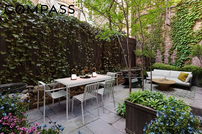 221 West 21st Street #1C, New York, NY 10011