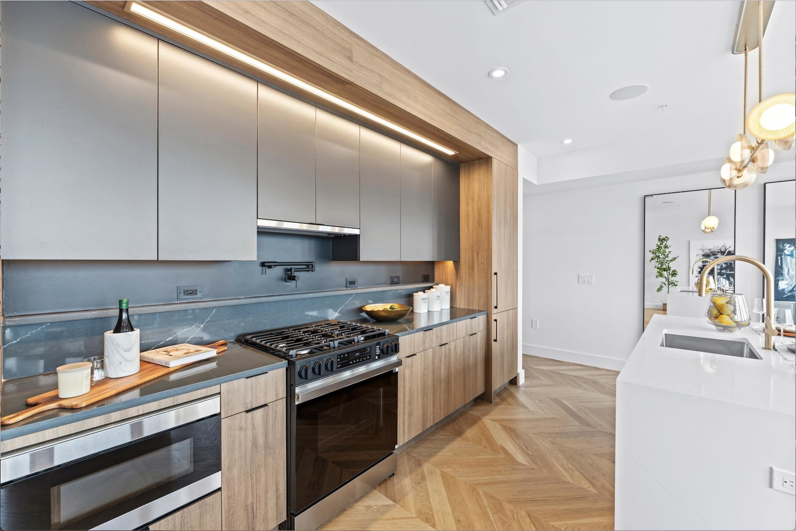 433 CENTRAL Avenue, Jersey City, JC Heights, NJ 07307 - Property photo 4 of 38