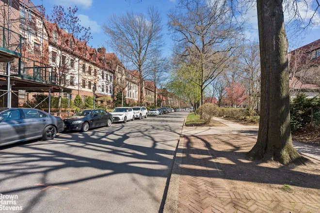 150 BURNS Street #3F, Forest Hills, NY 11375