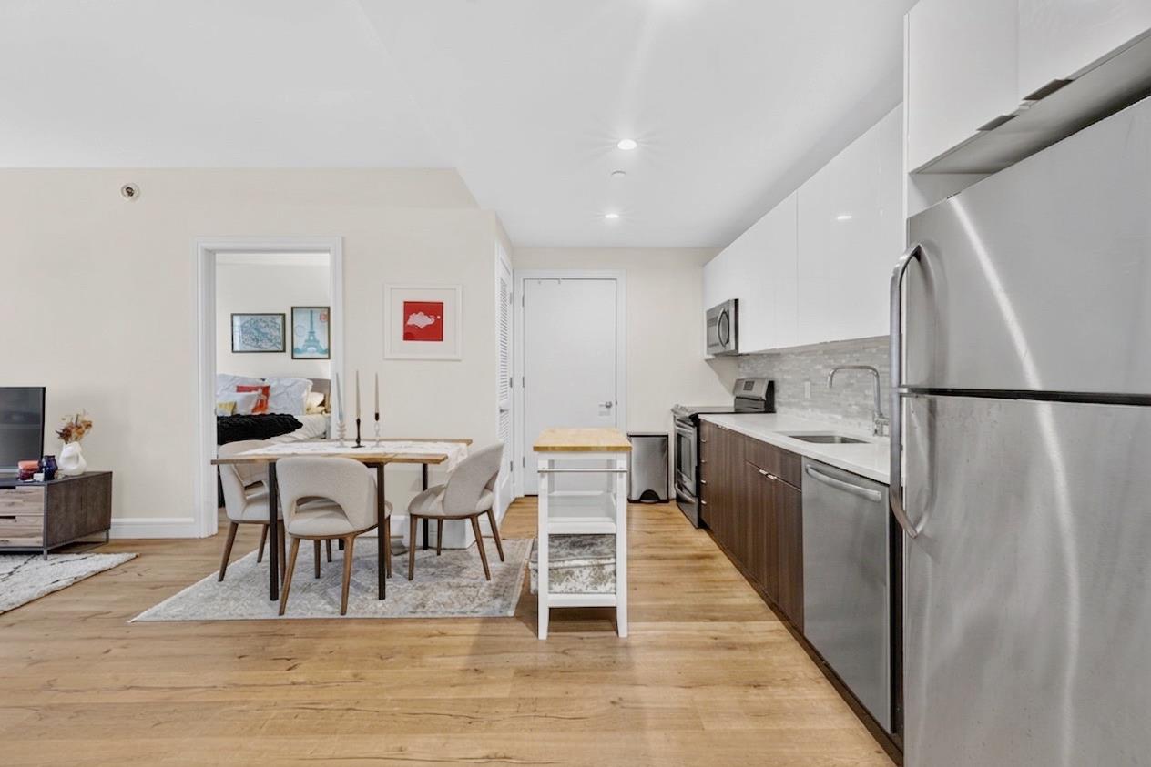 25-21 43rd Avenue #302, Long Island City, Queens, NY 11101 - Property photo 5 of 15