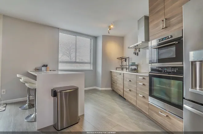 100 MANHATTAN Avenue, Union City, NJ 07087