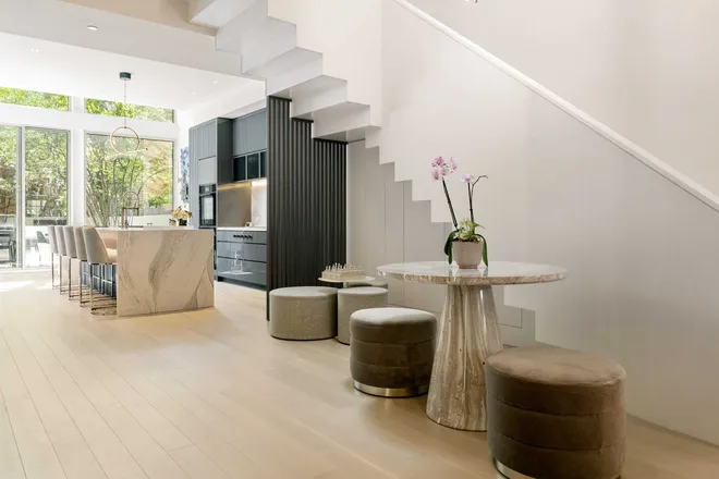 122 Waverly Place, New York, NY 10011