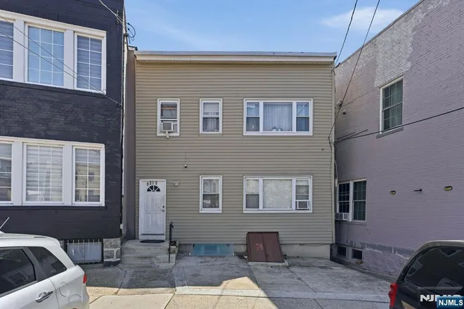 6208 Durham, North Bergen, NJ 07047