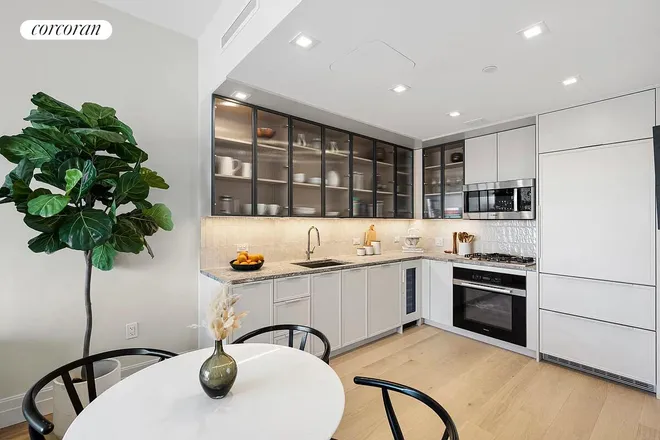 222 East BROADWAY #20B, New York, NY 10002