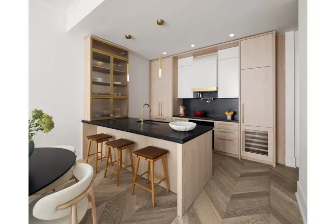 660 LEXINGTON Avenue #7A, New York, NY 10022