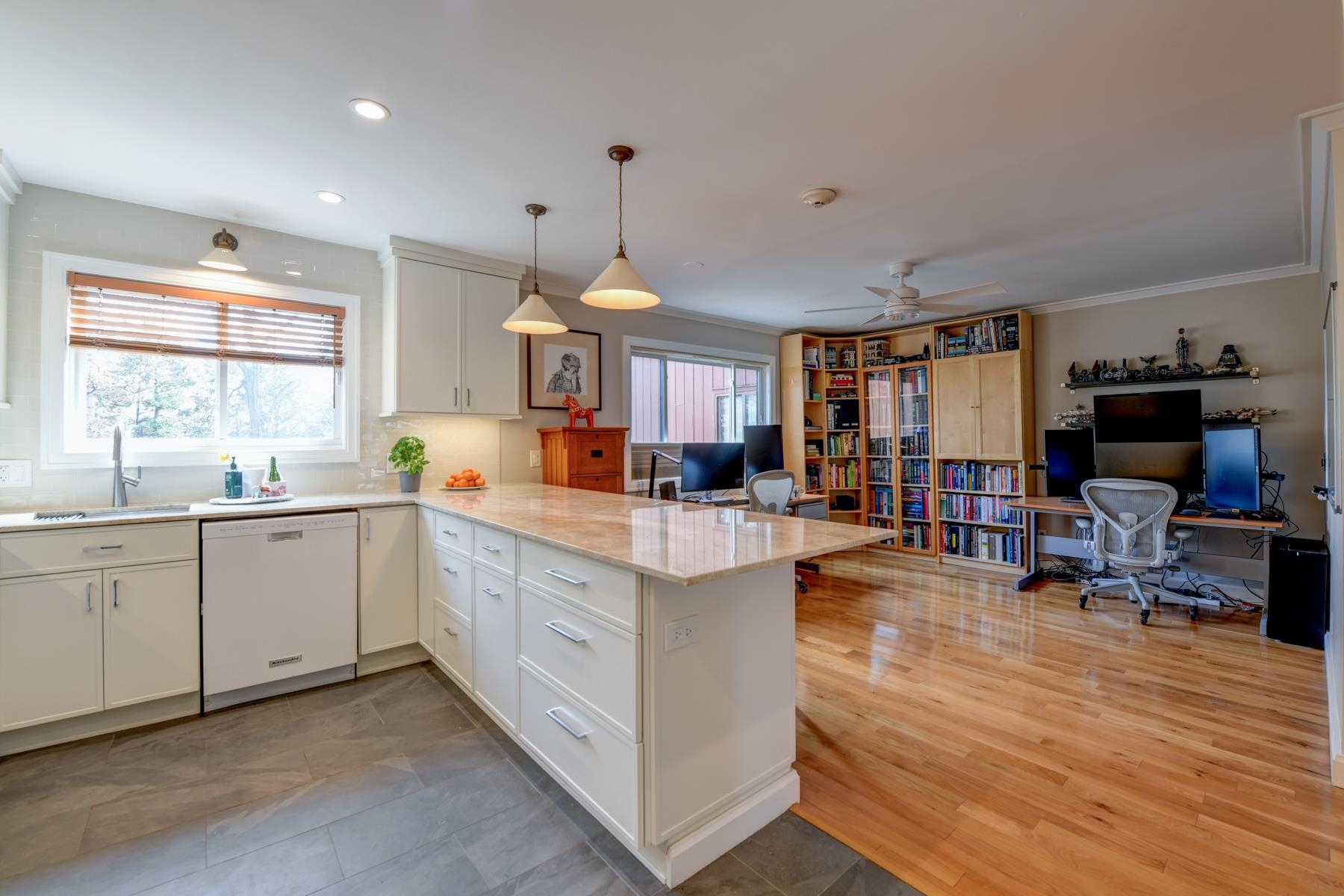 598 SANDERLING Court, Secaucus Town, Secaucus, NJ 07094 - Property photo 2 of 22