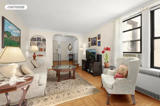 225 West 25th Street #3G, New York, NY 10001