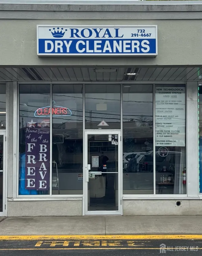 6 Bayshore Plaza Plaza, Atlantic Highlands, NJ 07716
