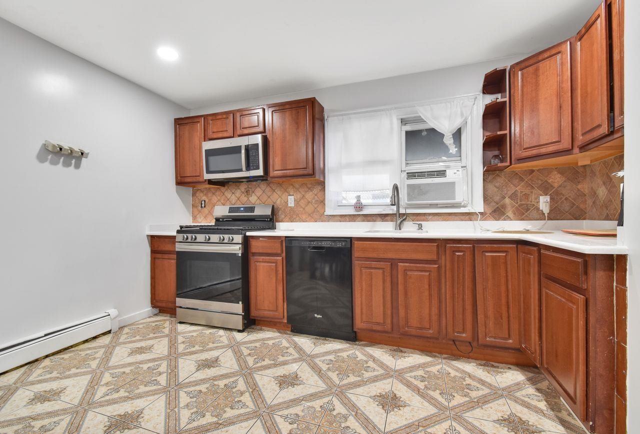 358 BROADWAY, Bayonne City, Bayonne, NJ 07002 - Property photo 5 of 13