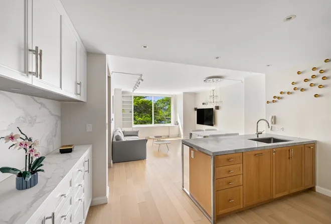 212 Warren Street #3E, New York, NY 10282