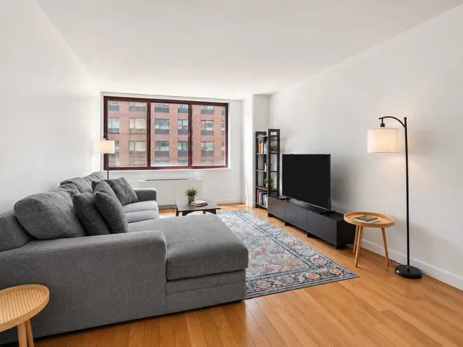 4-74 48th Avenue #7M, Hunters Point, NY 11109