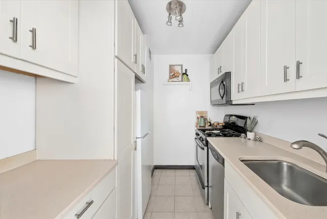 205 West End Avenue #16F, New York, NY 10023