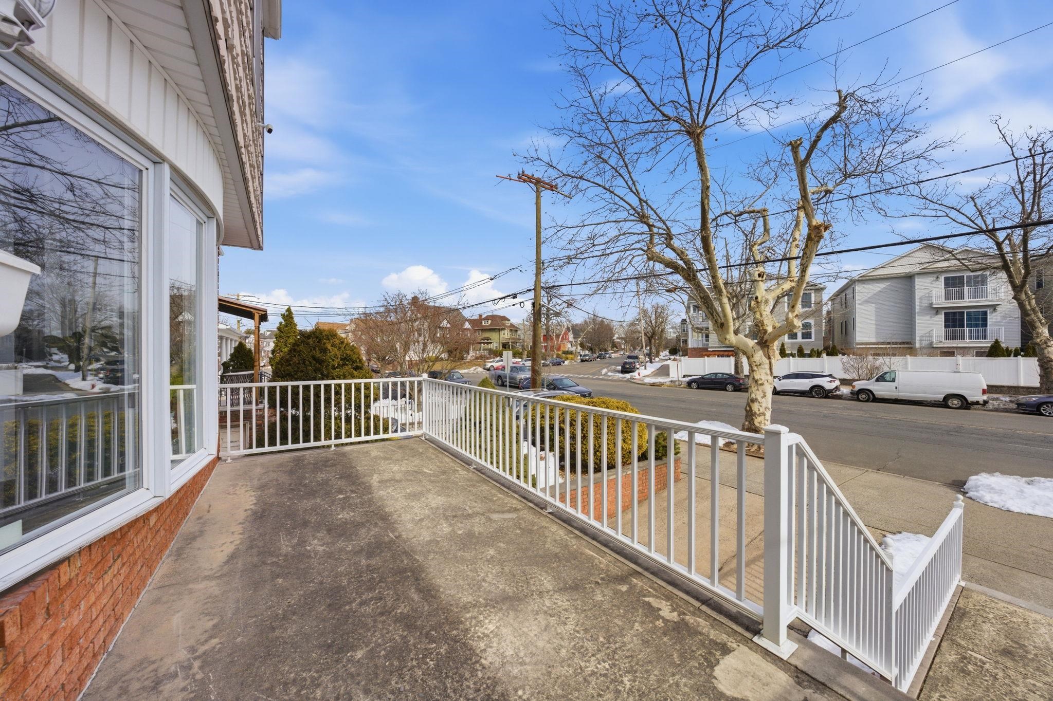 141 KENNEDY Boulevard, Bayonne City, Bayonne, NJ 07002 - Property photo 4 of 39