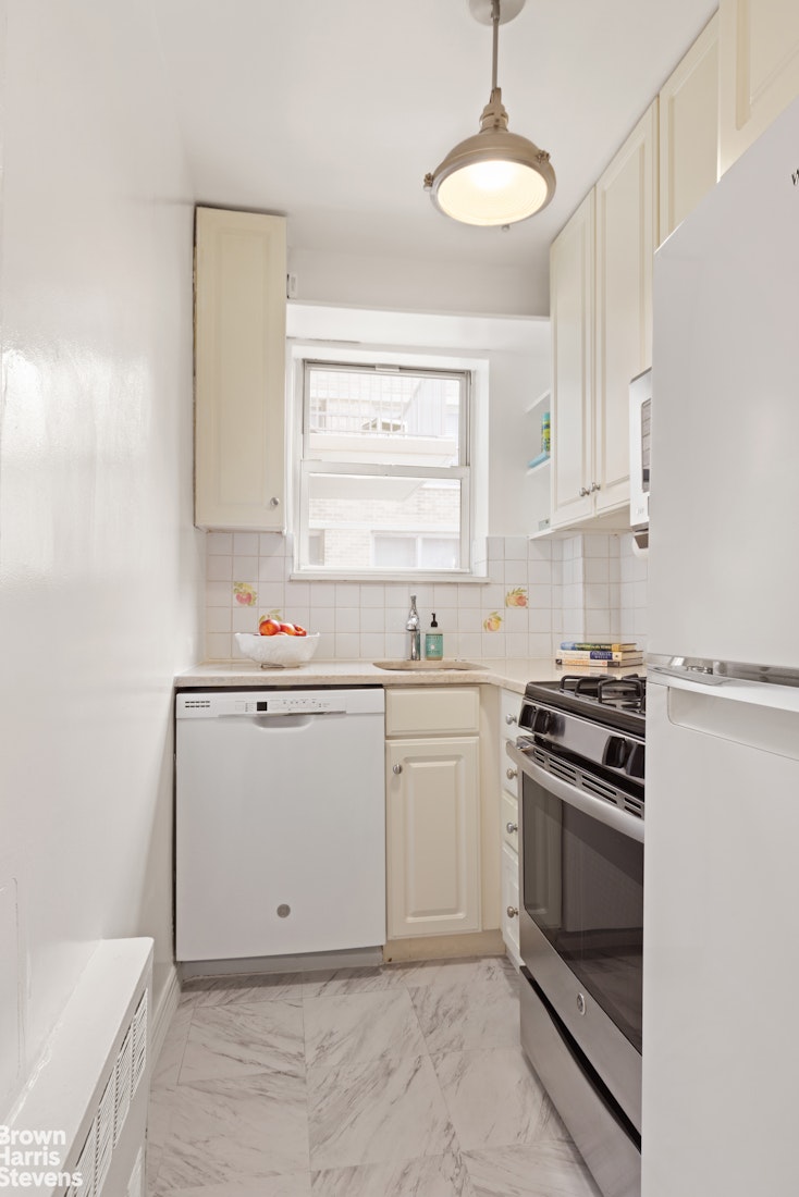 446 East 86th Street #7A, Yorkville, Manhattan, NY 10028 - Property photo 4 of 6