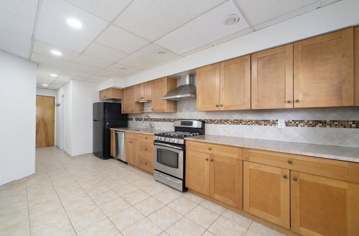 108 HIGHPOINT Avenue, Weehawken Township, Weehawken, NJ 07086 - Property photo 4 of 33