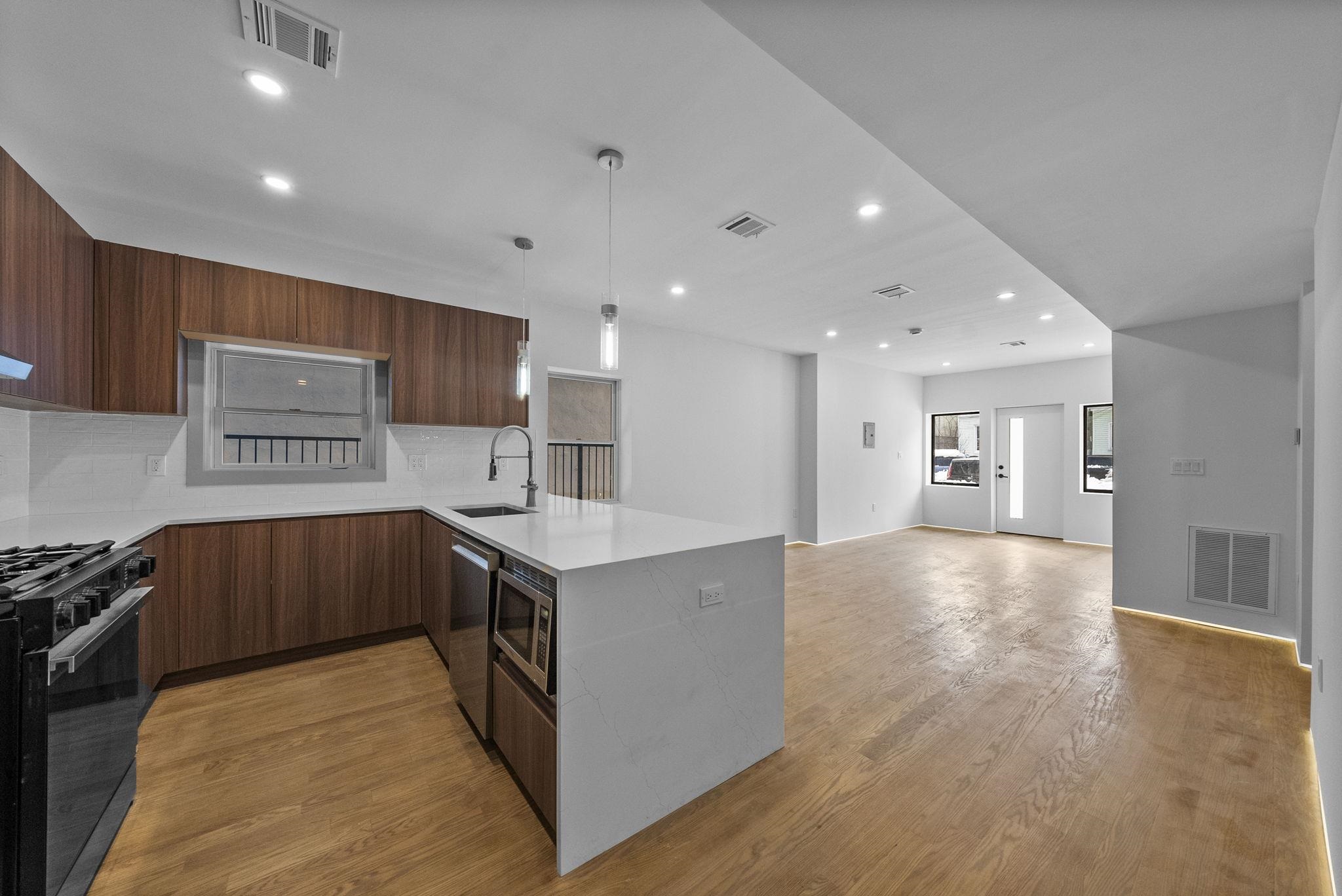600 BRAMHALL Avenue, Jersey City, JC Bergen Lafayette, NJ 07304 - Property photo 2 of 31