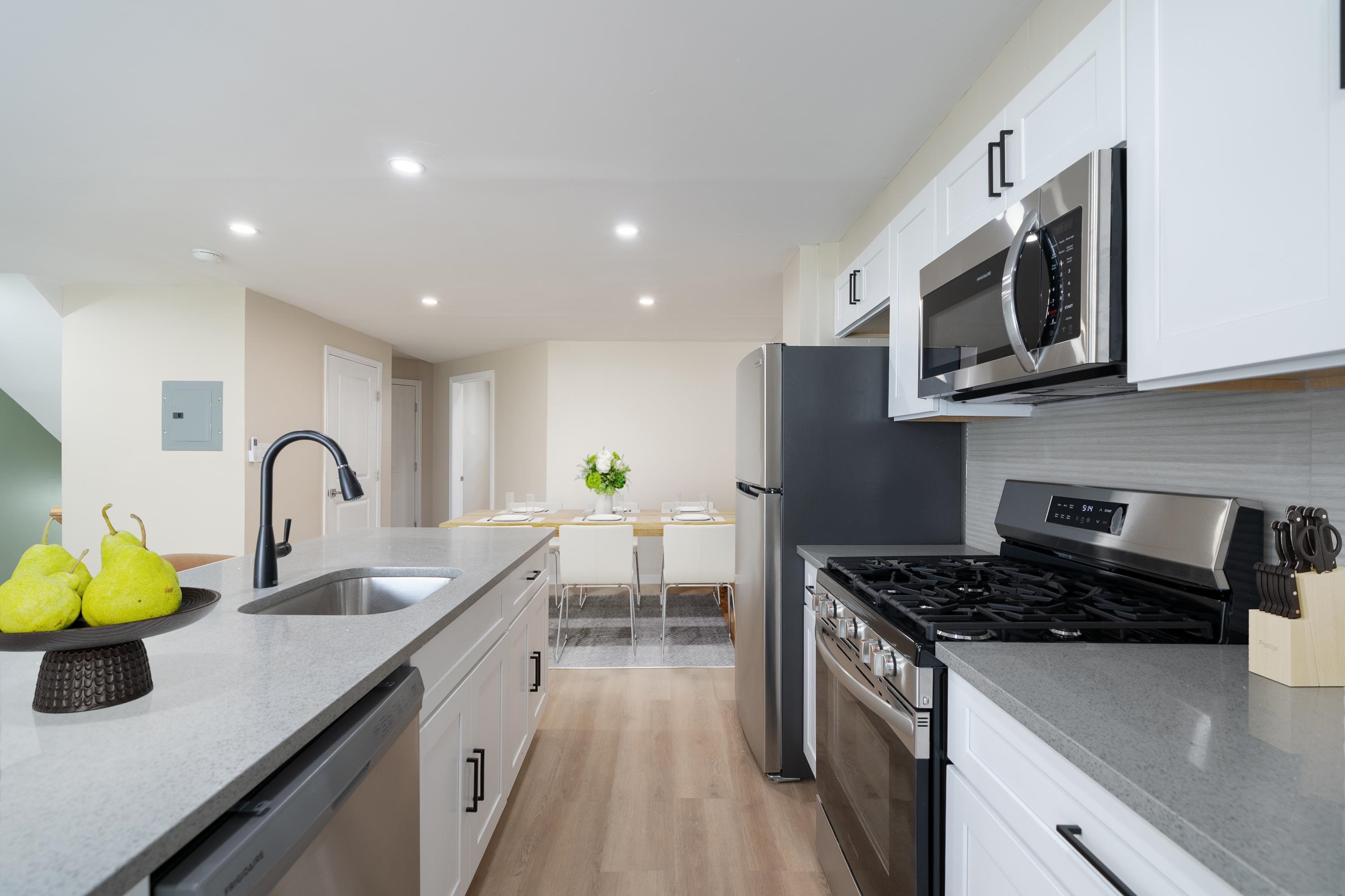 171 VAN HORNE Street, Jersey City, JC Bergen Lafayette, NJ 07304 - Property photo 4 of 19