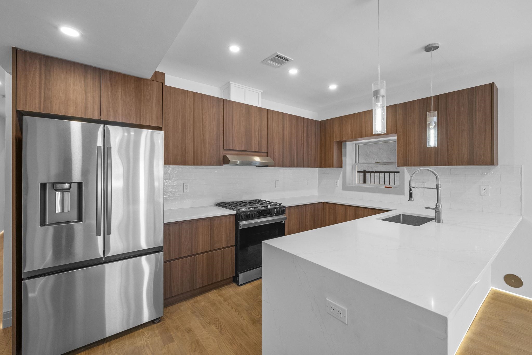 600 BRAMHALL Avenue, Jersey City, JC Bergen Lafayette, NJ 07304 - Property photo 3 of 31