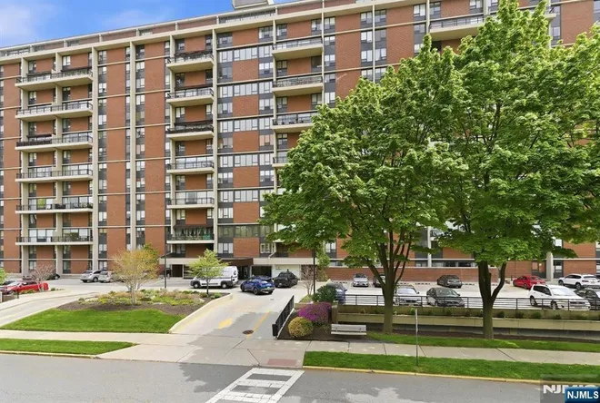 4 Horizon #G-10, Fort Lee, NJ 07024