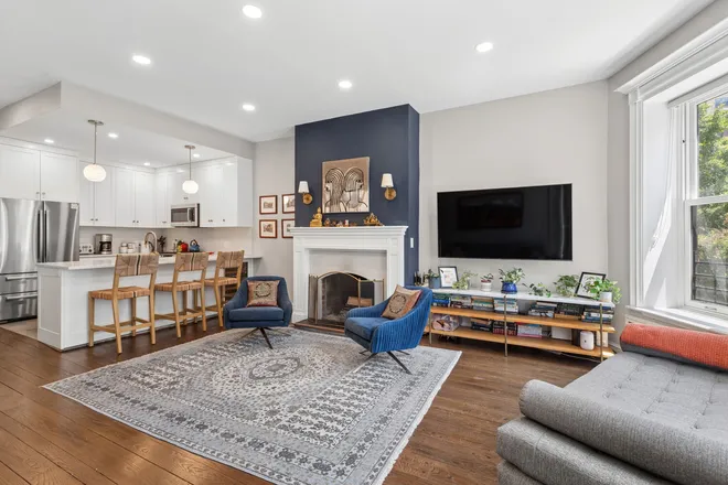 329 West 89th Street #3, New York, NY 10024
