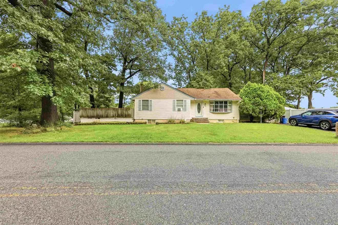 76 PAGE Drive, Oakland, NJ 07436