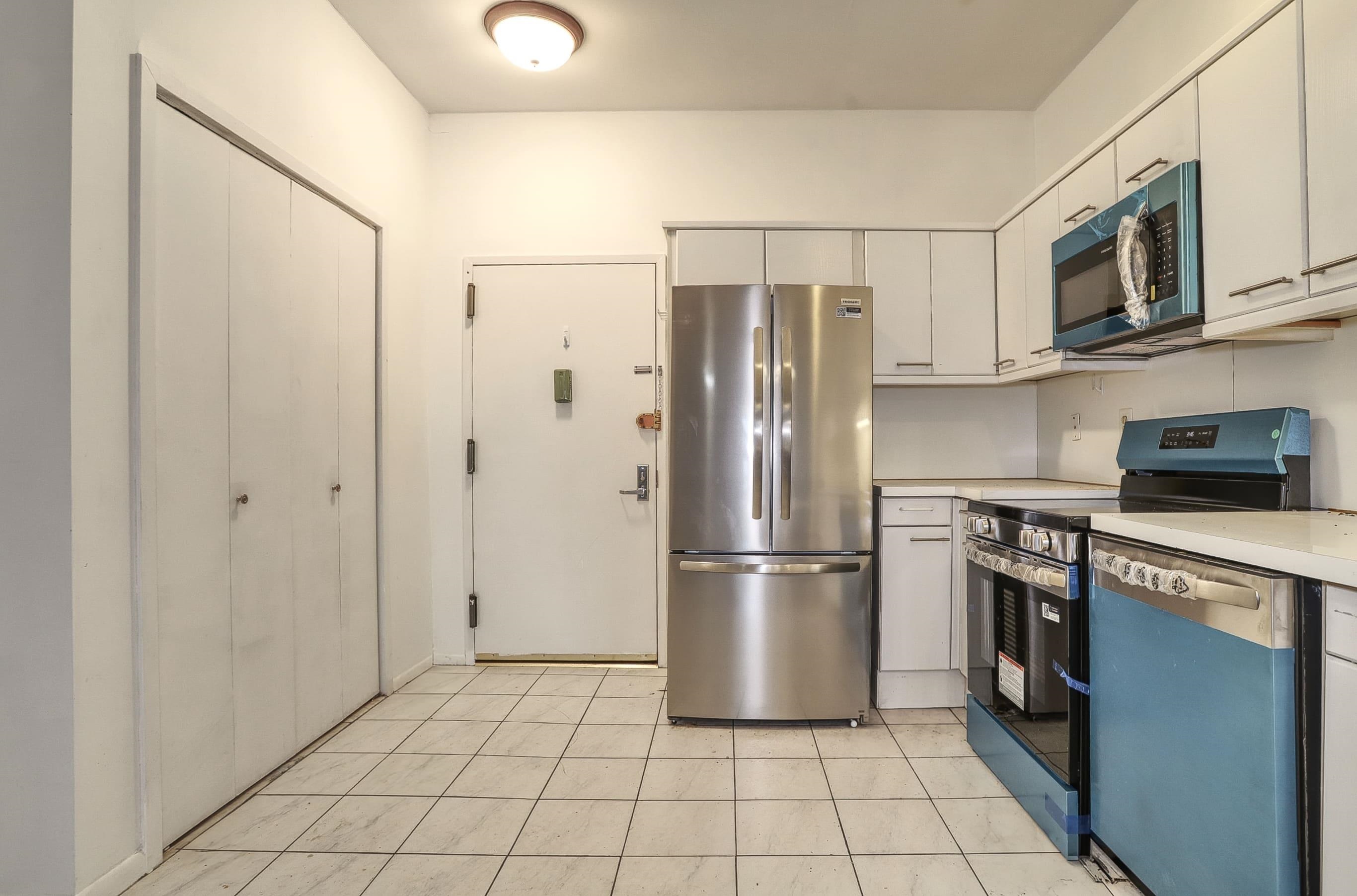 75 LIBERTY Avenue, Jersey City, JC Journal Square, NJ 07306 - Property photo 4 of 32