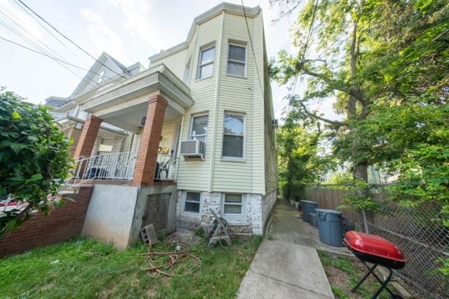 17 BAYSIDE Place, Jersey City, JC Greenville, NJ 07305 - Property photo 4 of 11