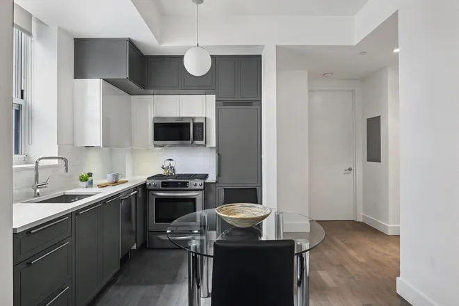 416 West 52nd Street #611, New York, NY 10019