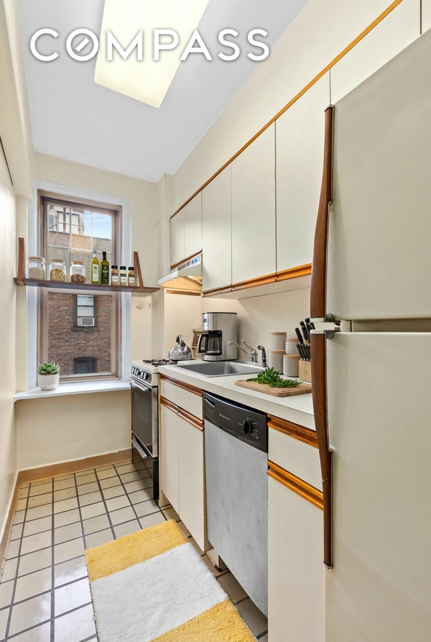 302 West 12th Street #6H, West Village, Manhattan, NY 10014 - Property photo 4 of 16