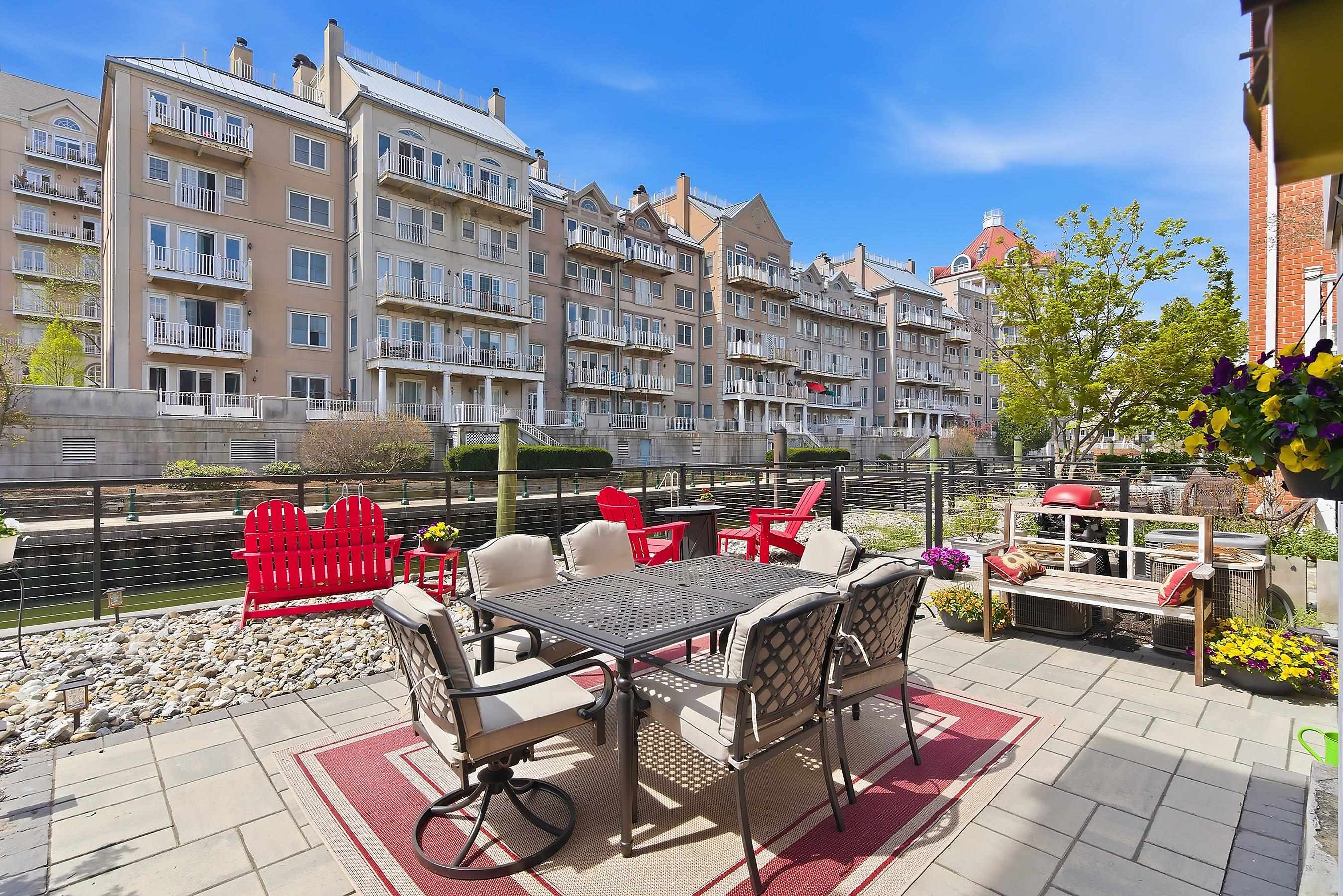 26 HALF MOON ISLE, Jersey City, JC Greenville, NJ 07305 - Property photo 4 of 45