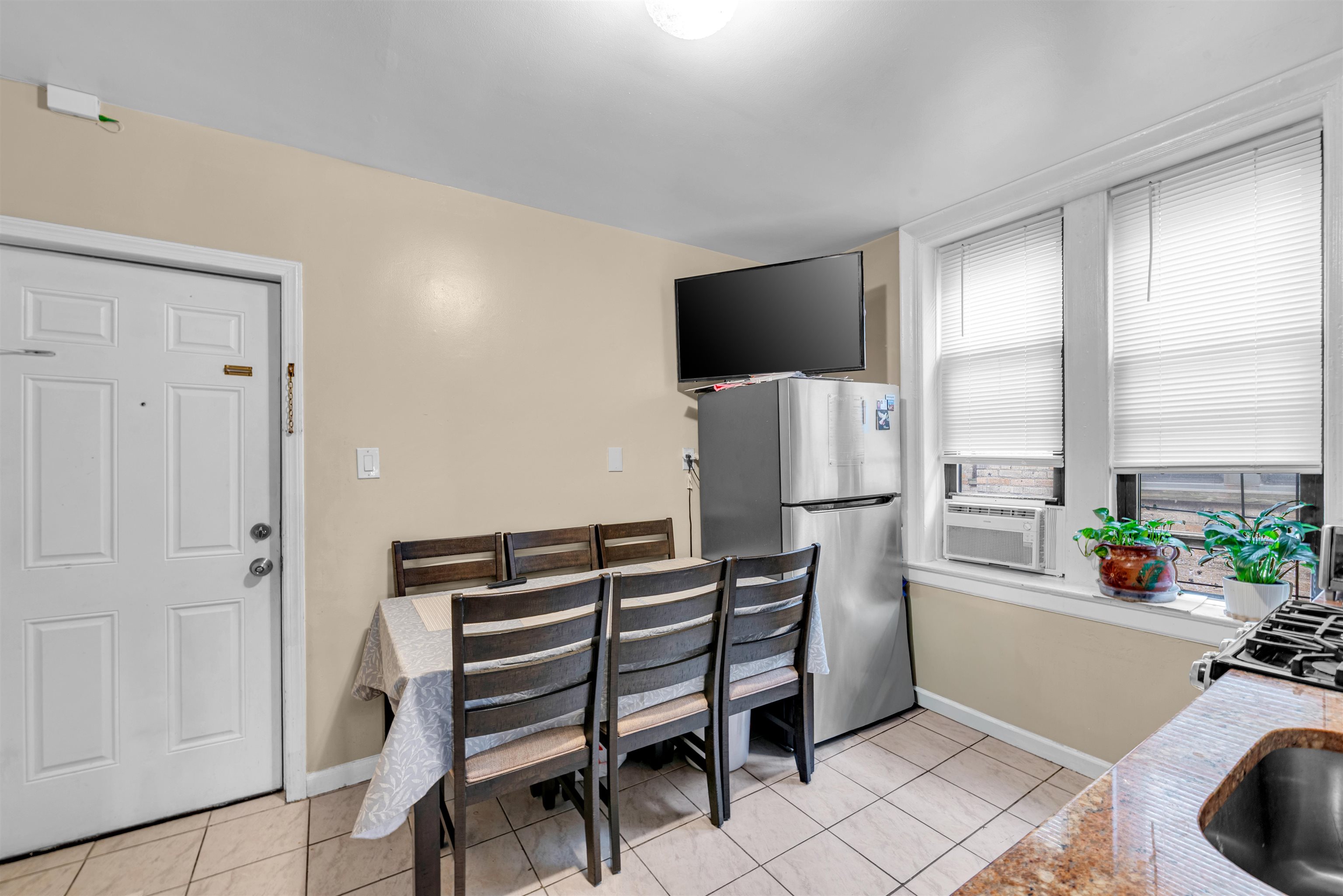 527-529 34th Street, Union City, Union City, NJ 07087 - Property photo 3 of 19