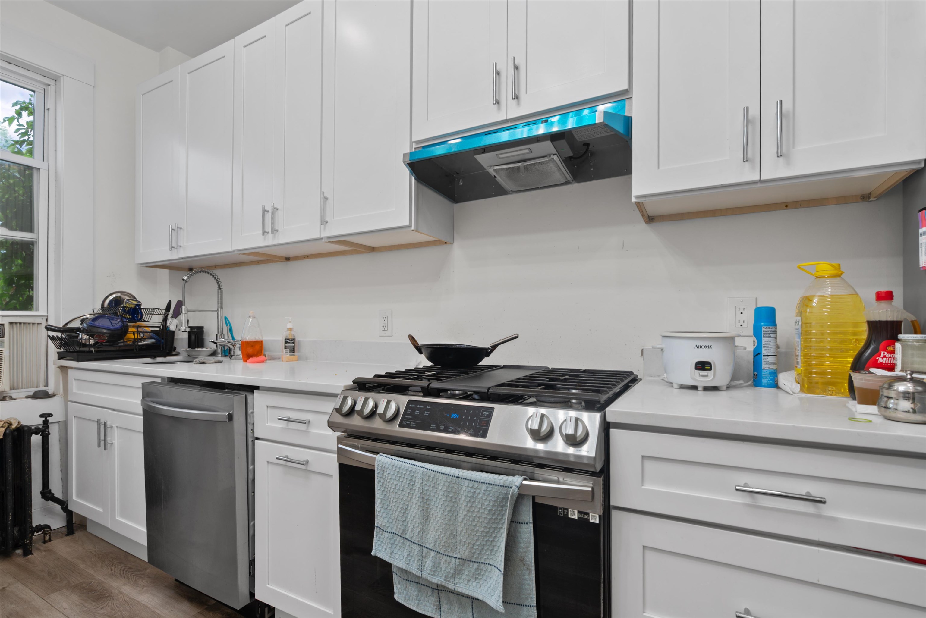 486 CENTRAL Avenue, Jersey City, JC Heights, NJ 07307 - Property photo 4 of 39