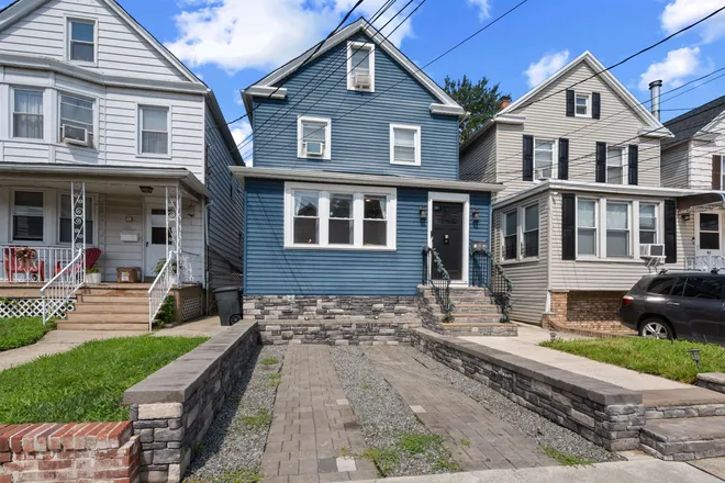 93 WEST 27th Street, Bayonne, NJ 07002