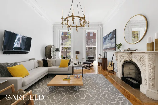 27 West 9th Street, New York, NY 10011