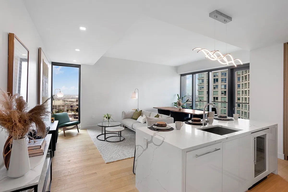 45-30 Pearson Street #PH-4C, Long Island City, Queens, NY 11101 - Property photo 2 of 26