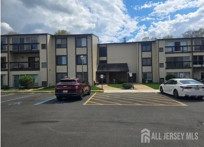 278 Crosse Drive #3F, Clearbrook Bldg 278 Sec, NJ 08831
