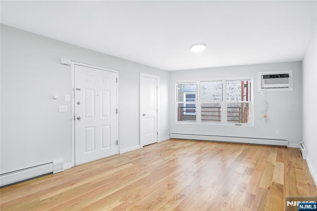 161 18th #10C, Union City, Union City, NJ 07087 - Property photo 4 of 27