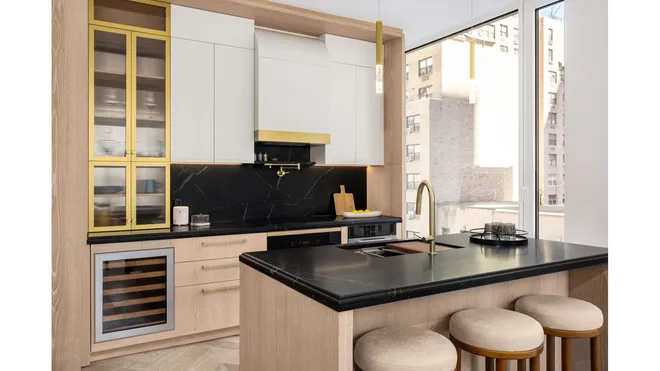 660 LEXINGTON Avenue #2B, New York, NY 10022