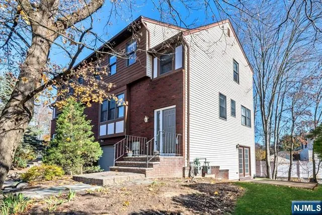 37 1-2 SMITH, Waldwick, NJ 07463