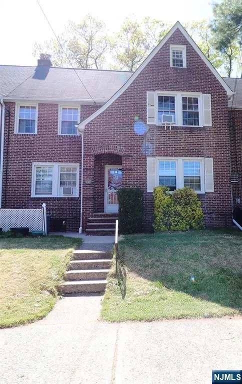348 Plaza, Fair Lawn, NJ 07410