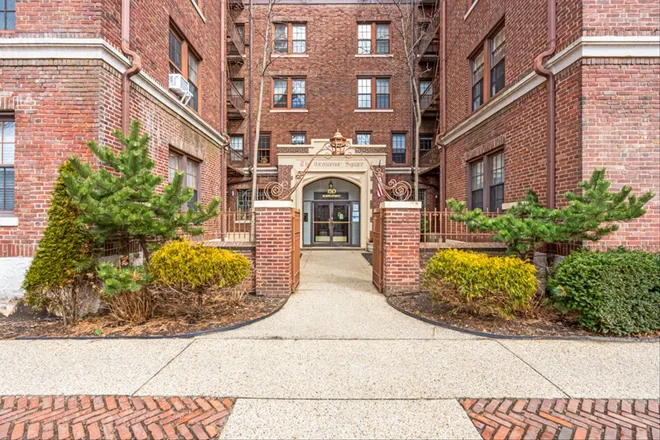 150 Burns Street #6H, Forest Hills, NY 11375