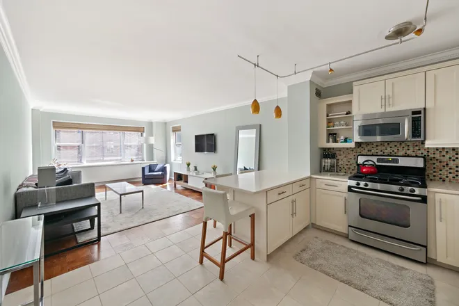 130 East 63rd Street #8D, New York, NY 10065