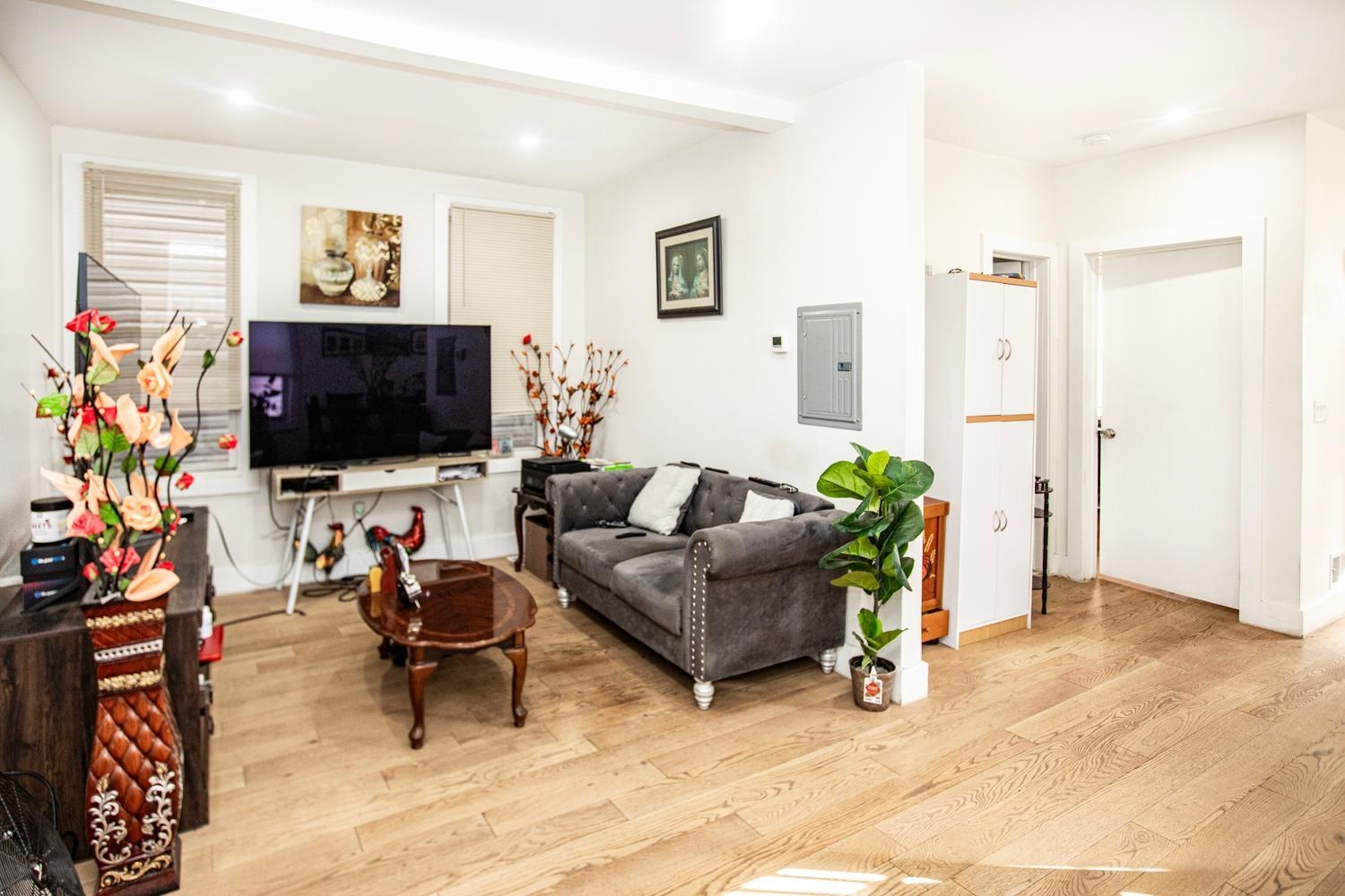 203 PEARSALL Avenue, Jersey City, JC Greenville, NJ 07305 - Property photo 4 of 49