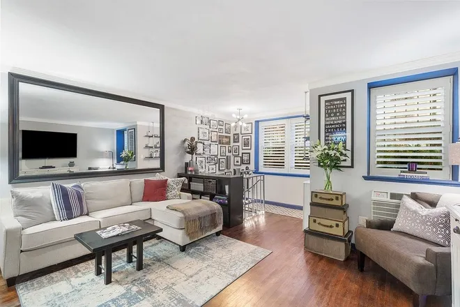 252 West 74th Street #1, New York, NY 10023