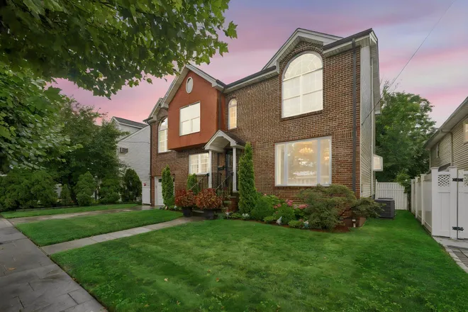 18 GAIL Place, Secaucus, NJ 07094