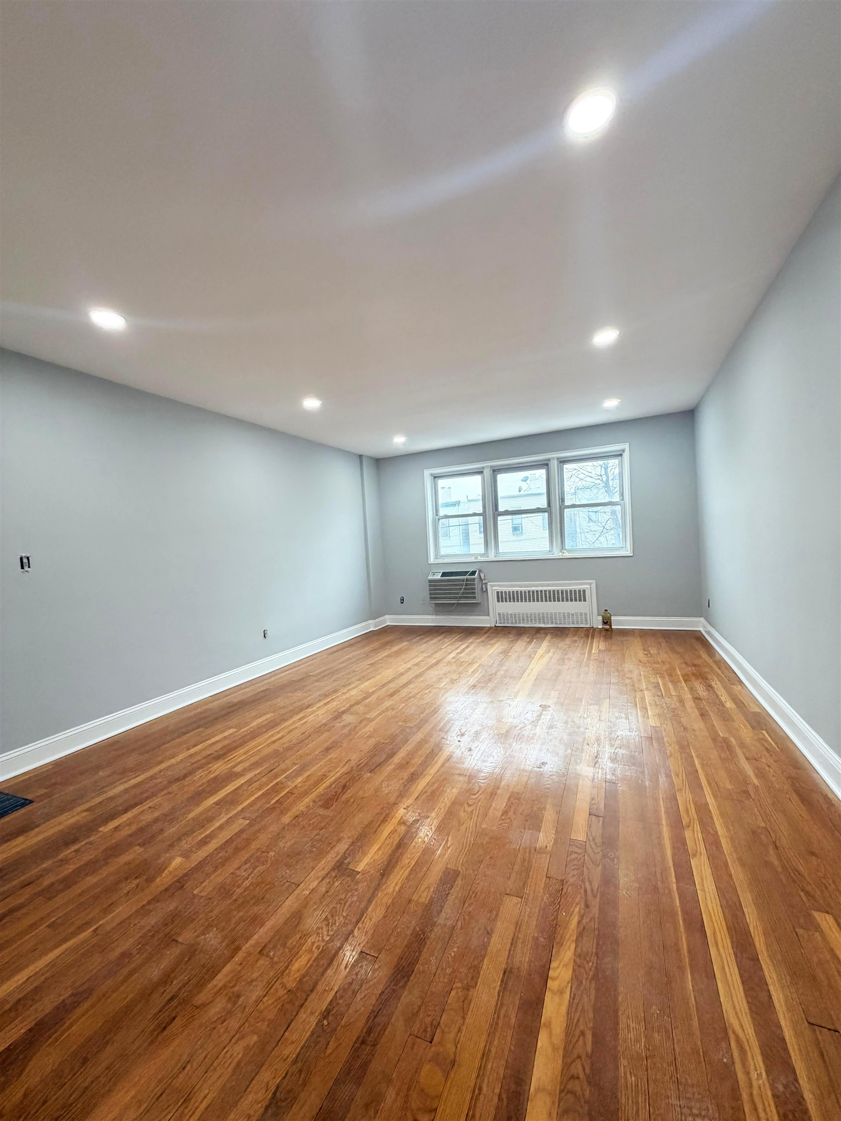 154 BOWERS Street, Jersey City, JC Heights, NJ 07307 - Property photo 4 of 22