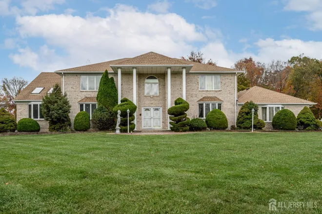 4 Drinking Brook Road, Drinking Brook, NJ 08852